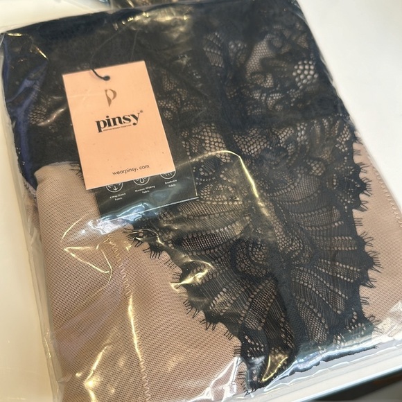Pinsy Smoothing Lace Shapewear Bodysuit 1X NWT BEIGE NOIR - Picture 7 of 8
